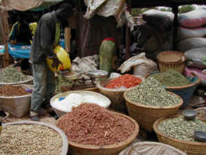 Mopti market place selling spices.